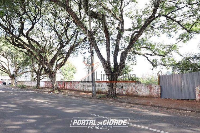 Terreno &agrave; venda - 5400m&sup2; - Centro