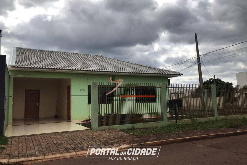 Casa &agrave; venda - 300m&sup2; - Centro