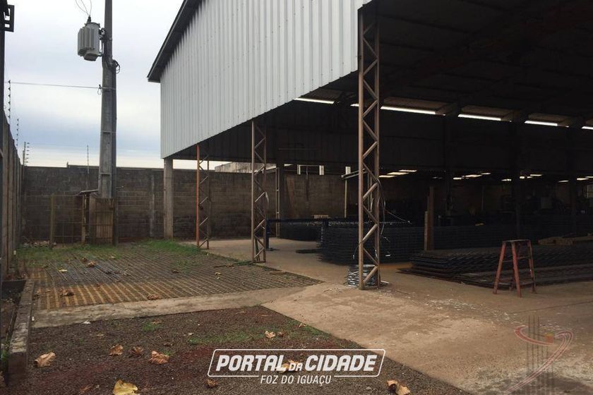 Sal&atilde;o Comercial &agrave; venda - 1413m&sup2; - Distrito Industrial