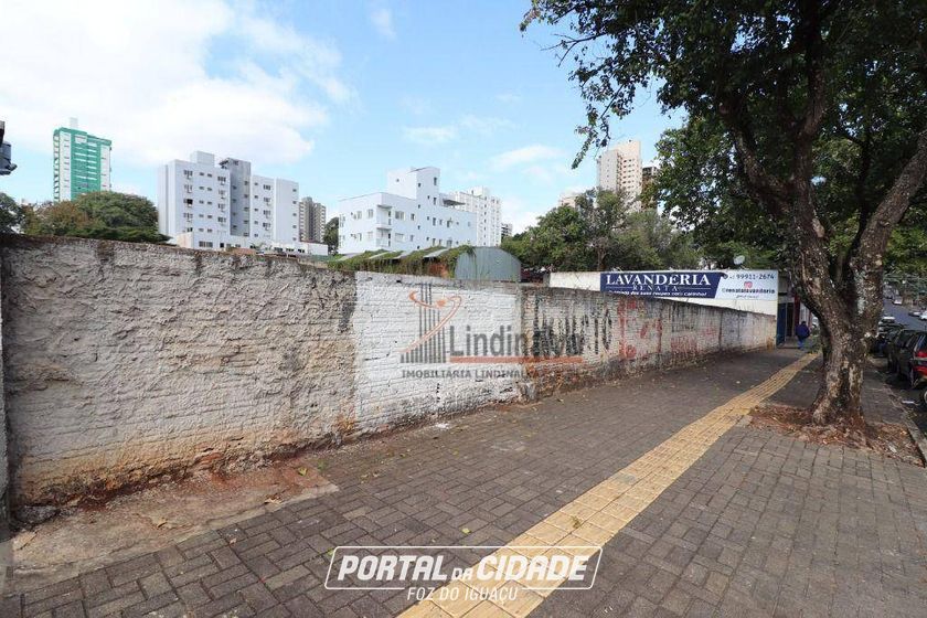 Terreno &agrave; venda - 5400m&sup2; - Centro