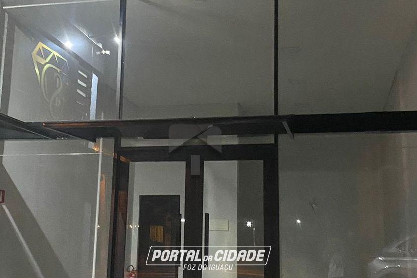 Sal&atilde;o Comercial para alugar - 157m&sup2; - Centro