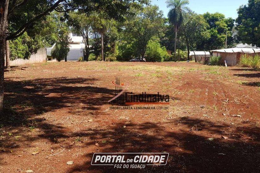 Terreno para alugar - 1800m&sup2; - Centro