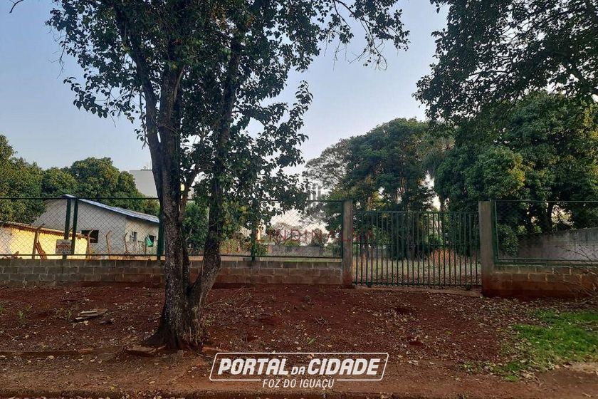 Terreno &agrave; venda - 1800m&sup2; - Centro