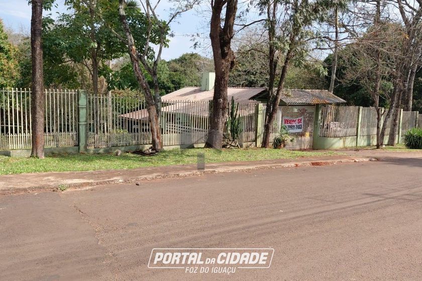 Ch&aacute;cara &agrave; venda - 6000m&sup2; - Jardim Tropical