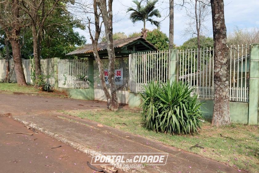 Ch&aacute;cara &agrave; venda - 6000m&sup2; - Jardim Tropical
