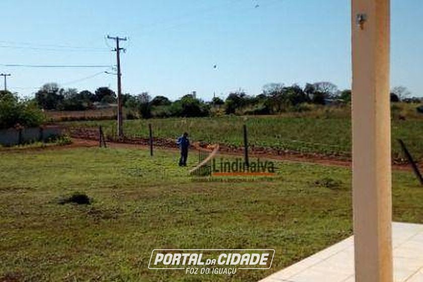 Ch&aacute;cara &agrave; venda - 820m&sup2; - Centro