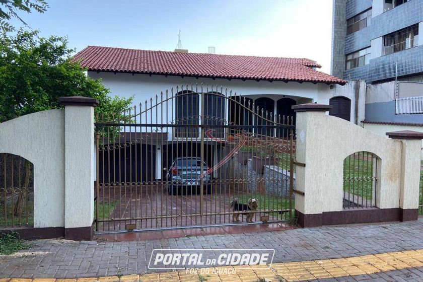 Casa &agrave; venda - 320m&sup2; - Centro