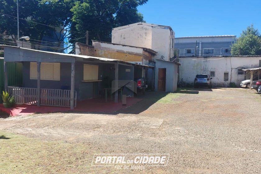 Terreno &agrave; venda - 1000m&sup2; - Centro