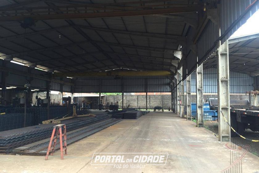 Sal&atilde;o Comercial &agrave; venda - 1413m&sup2; - Distrito Industrial