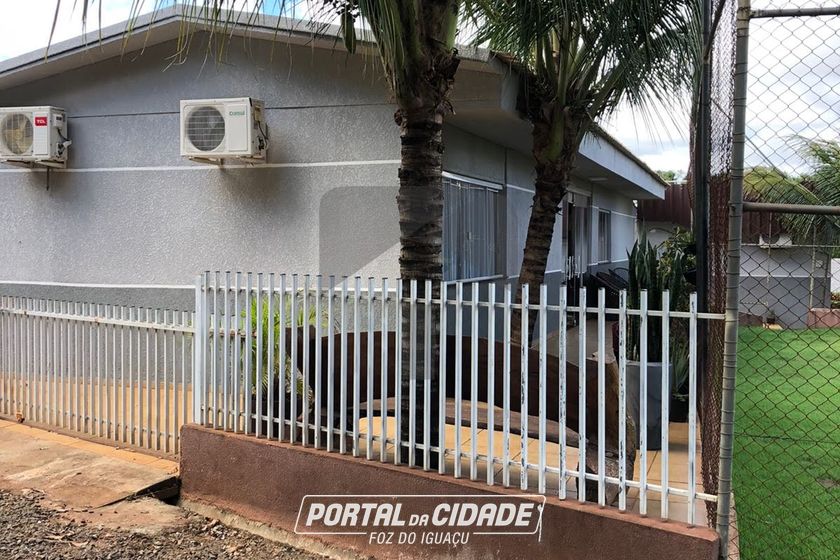 Ch&aacute;cara &agrave; venda - 1200m&sup2; - Lote Grande