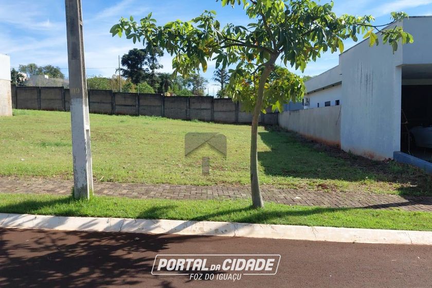 Terreno &agrave; venda - 435m&sup2; - Jardim Claudia