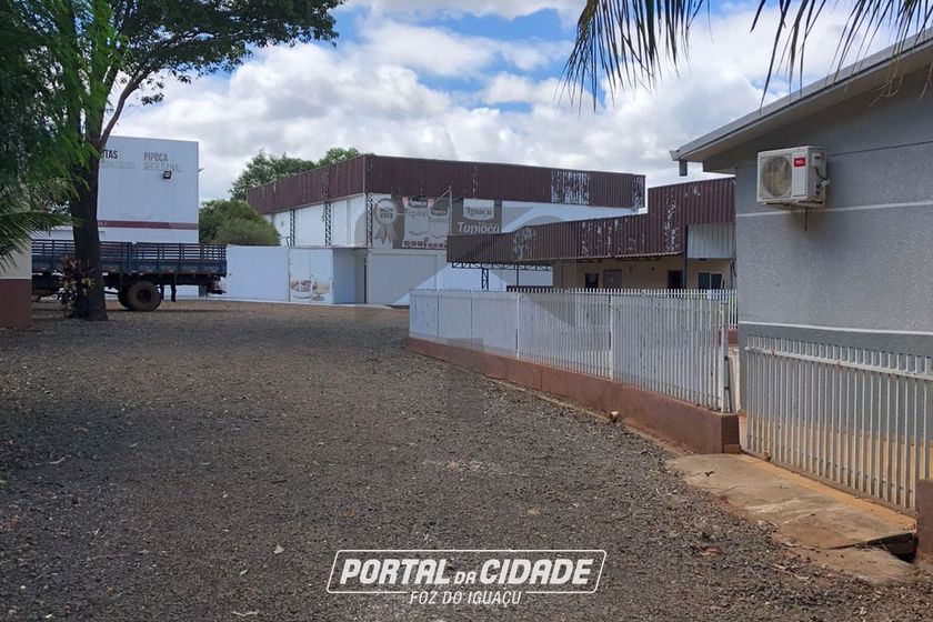 Ch&aacute;cara &agrave; venda - 1200m&sup2; - Lote Grande