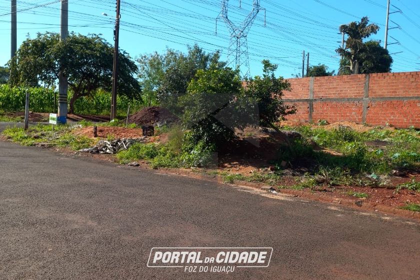 Terreno &agrave; venda - 286m&sup2; - Loteamento Jardim Colombelli