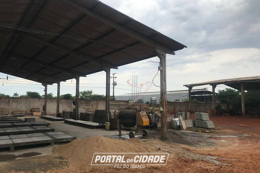 Sal&atilde;o Comercial para alugar - 890m&sup2; - Distrito Industrial