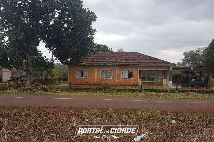 Ch&aacute;cara &agrave; venda - 28260m&sup2; - Centro