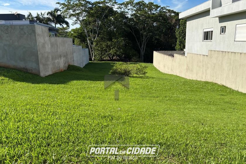 Terreno &agrave; venda - 670m&sup2; - Vila Shalon