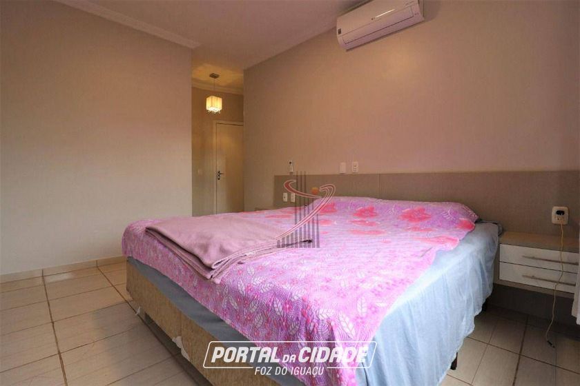 Casa &agrave; venda - 242m&sup2; - Jardim Bourbon