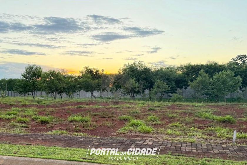 Terreno &agrave; venda - 300m&sup2; - Carim&atilde;