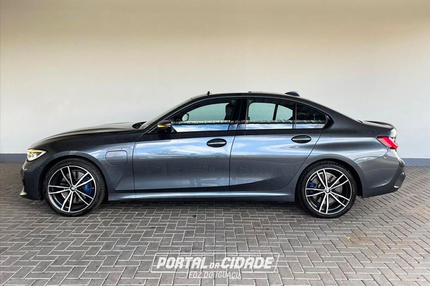 BMW 330e