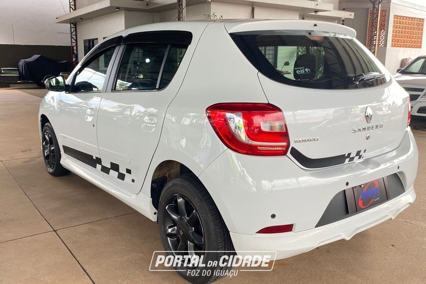 Renault SANDERO