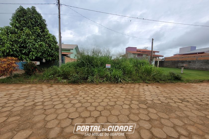 Terreno &agrave; venda - 360m&sup2; - Tancredo Neves
