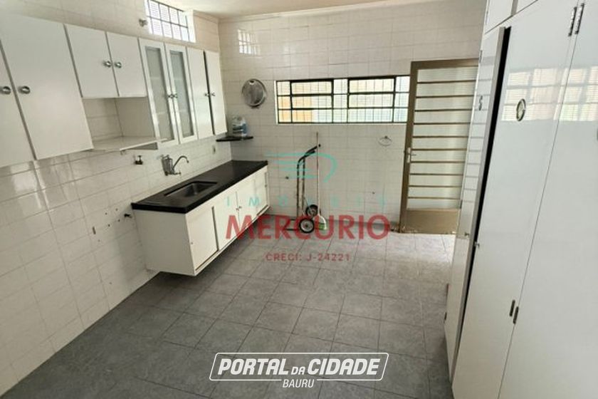 Casa &agrave; venda - 301m&sup2; - Centro