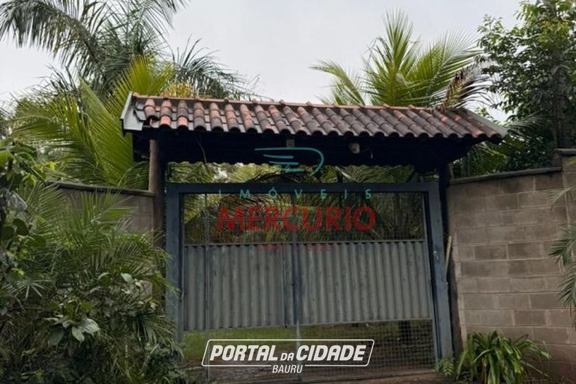 Ch&aacute;cara &agrave; venda - 180m&sup2; - Vila Santa Maria