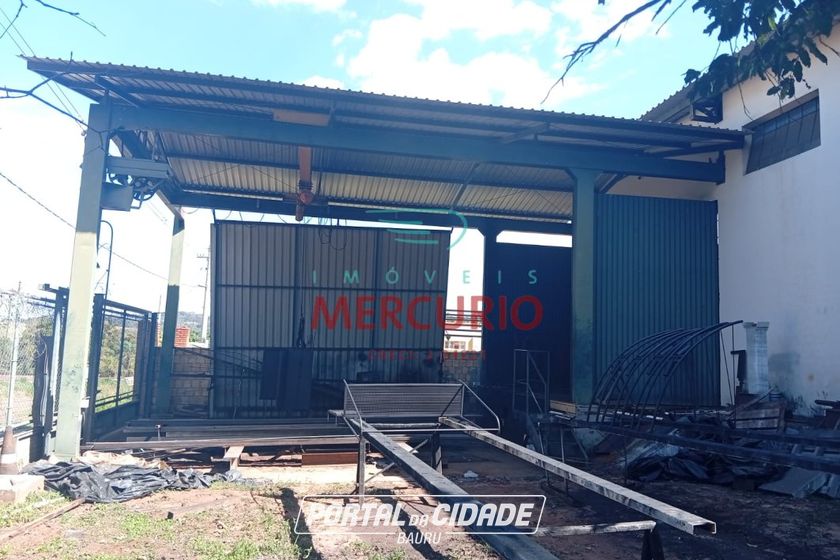 Sal&atilde;o Comercial para alugar - 650m&sup2; - Ch&aacute;caras Renno