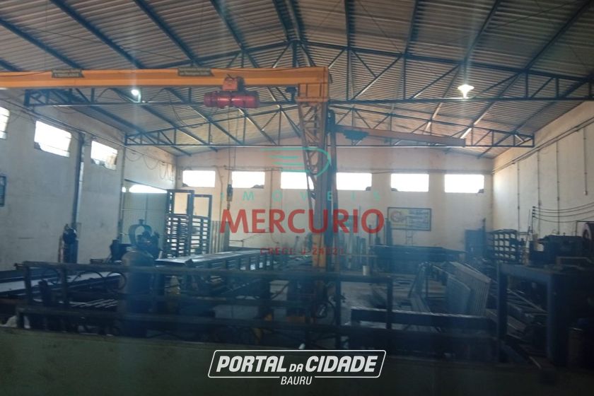 Sal&atilde;o Comercial para alugar - 650m&sup2; - Ch&aacute;caras Renno