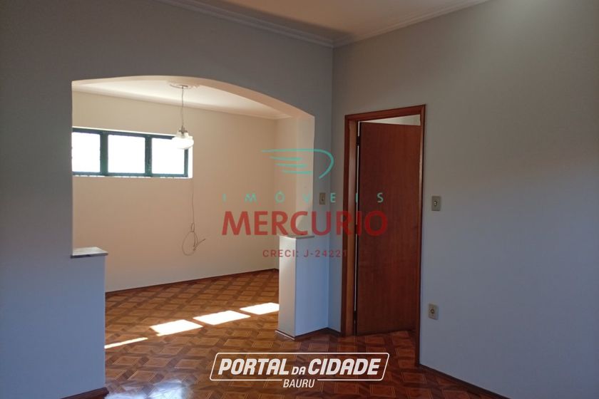 Casa &agrave; venda - 301m&sup2; - Centro