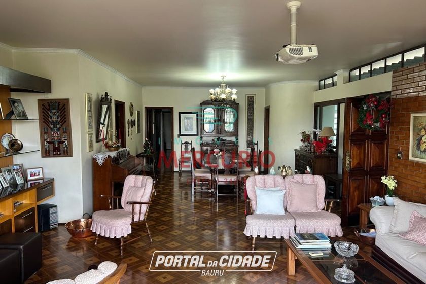 Casa &agrave; venda - 325m&sup2; - Vila Santa Tereza