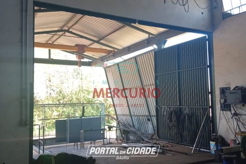 Sal&atilde;o Comercial para alugar - 650m&sup2; - Ch&aacute;caras Renno