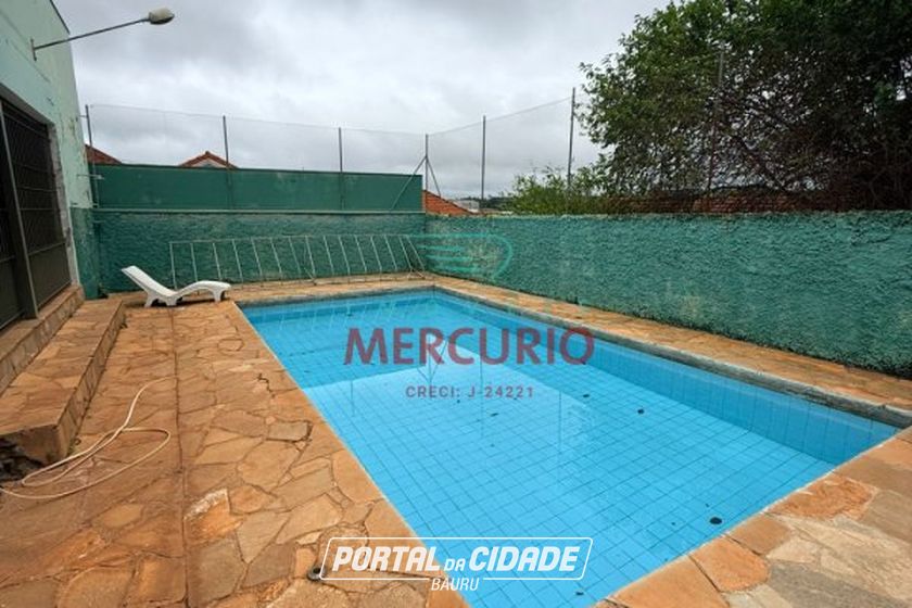 Casa &agrave; venda - 301m&sup2; - Centro