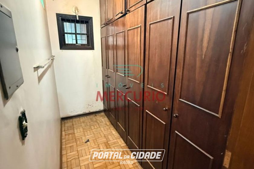 Casa &agrave; venda - 301m&sup2; - Centro