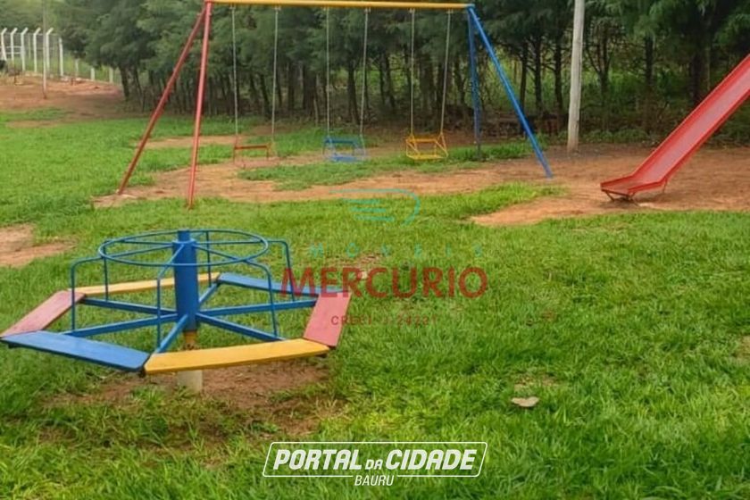 Ch&aacute;cara &agrave; venda - 24000m&sup2; - Piratininga