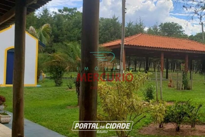 Ch&aacute;cara &agrave; venda - 24000m&sup2; - Piratininga
