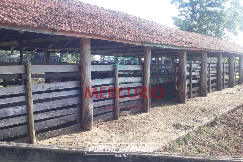S&iacute;tio &agrave; venda - 180m&sup2; - Centro