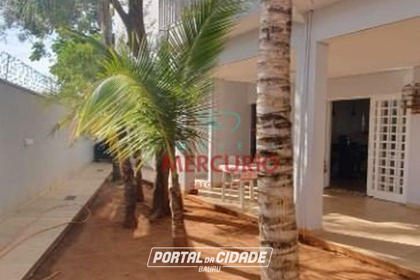 Casa &agrave; venda - 311m&sup2; - Centro