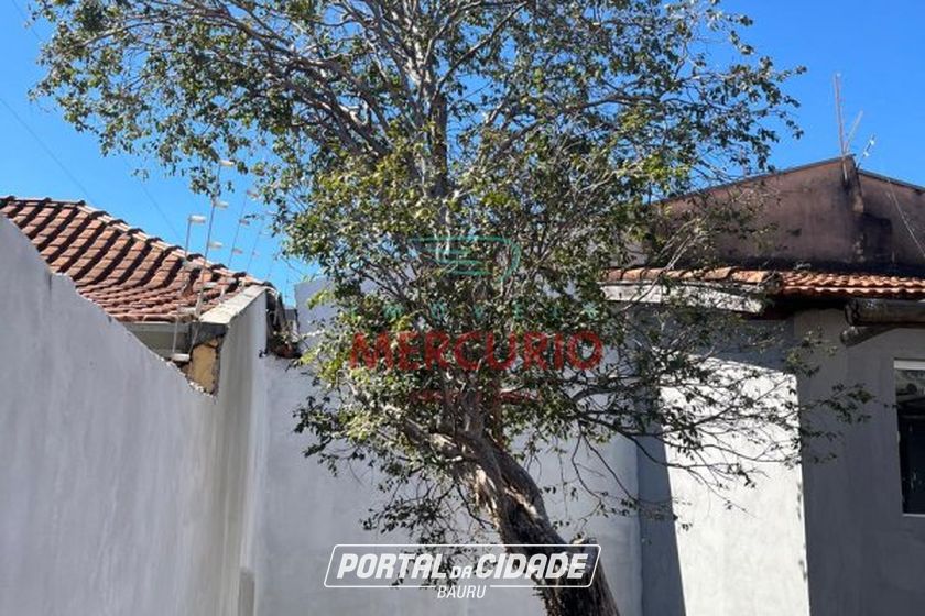 Casa &agrave; venda - 400m&sup2; - Centro
