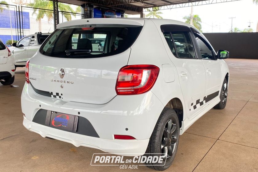 Renault SANDERO