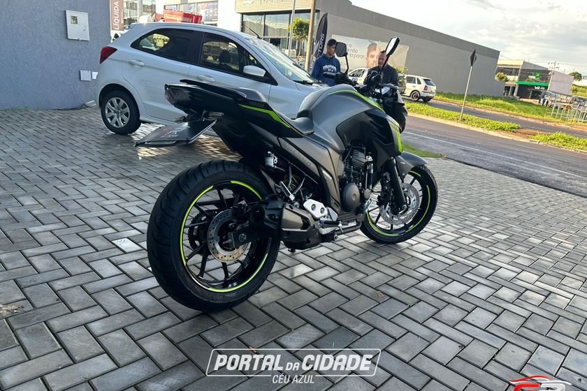 YAMAHA FZ25