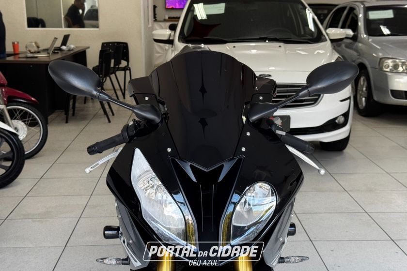 BMW S