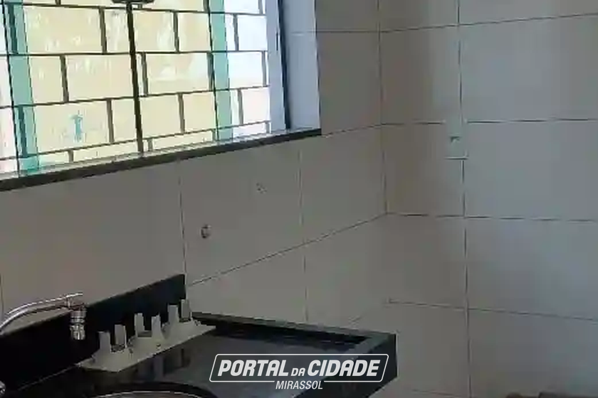 Sal&atilde;o Comercial para alugar - 110m&sup2; - Centro
