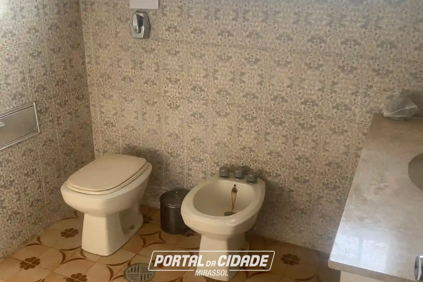 Sobrado &agrave; venda - 990m&sup2; - Centro