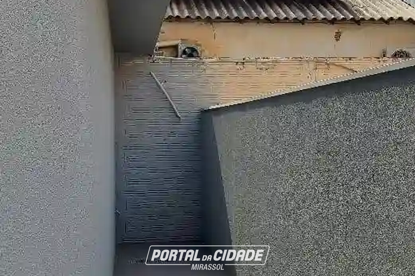 Sal&atilde;o Comercial para alugar - 110m&sup2; - Centro