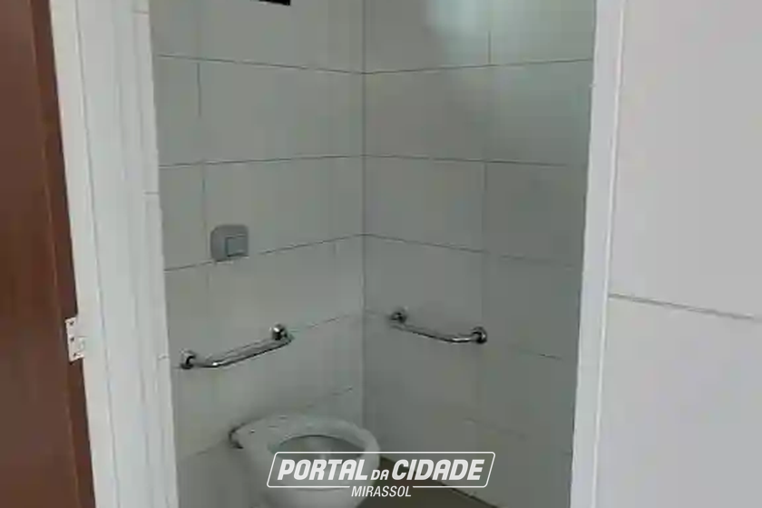 Sal&atilde;o Comercial para alugar - 110m&sup2; - Centro