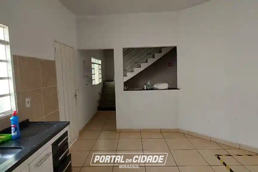 Sobrado para alugar - 159m&sup2; - Regissol 1