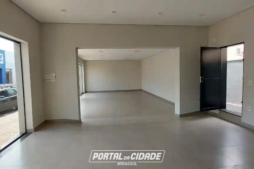 Sal&atilde;o Comercial para alugar - 110m&sup2; - Centro