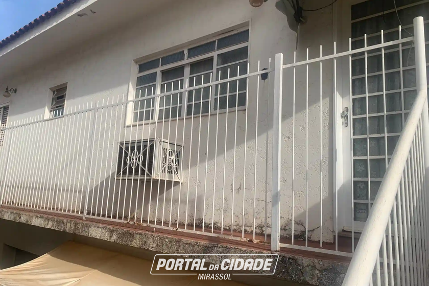 Sobrado &agrave; venda - 990m&sup2; - Centro