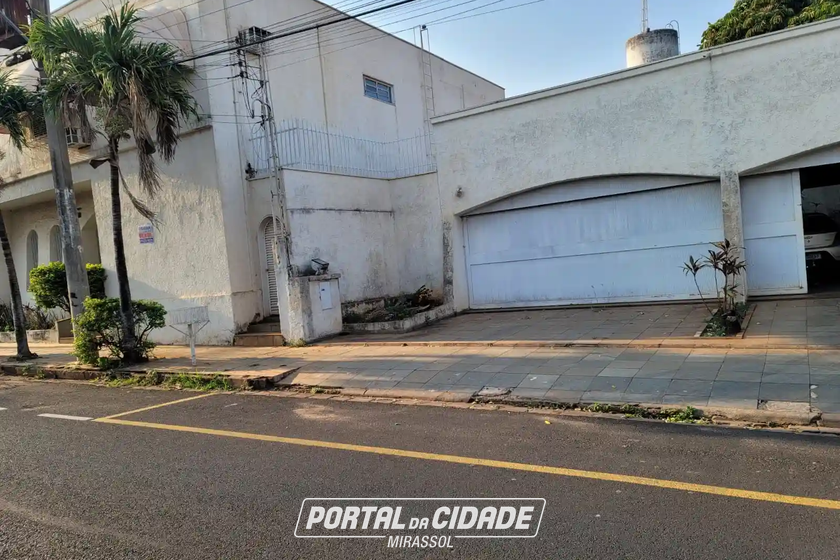 Sobrado &agrave; venda - 990m&sup2; - Centro